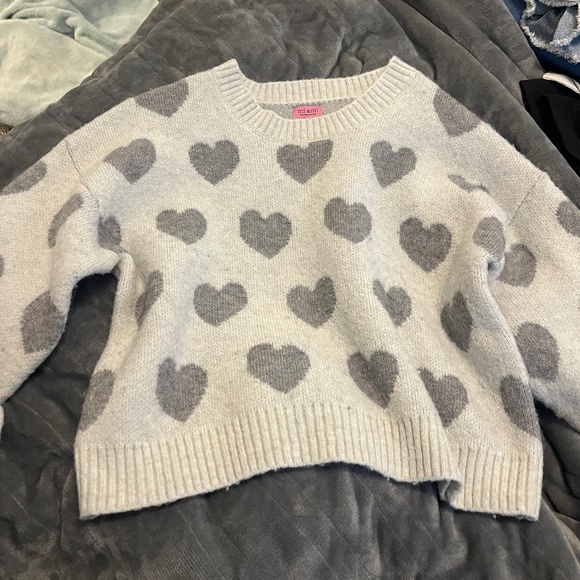 Grey Heart Print Sweater - Mi Ami from Francesca's - Picture 1 of 3